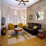 Queen Beds, Long Stay, Garage Parking, Near Train Apartment