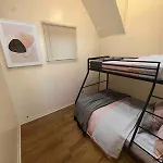 Comfy & Modern 3 Bedroom Home I Med District I Free Parking O