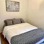 Comfy & Modern 3 Bedroom Home I Med District I Free Parking O