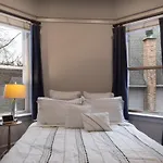 Elegant And Chic 2Bed 2Bath Steps From The Lake!