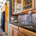 Apartment Elegant And Chic 2bed 2bath Steps From The Lake!