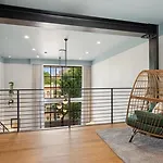 Luxury Apartment On North Halsted