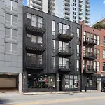 Chic 2Br 2Ba Condo With Balcony - River North Chicago