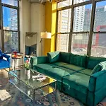 Bright 2Br Luxury Corner Suite With Optional Parking Sleeps 6 Guests Near Mccormick Place And Soldier Field