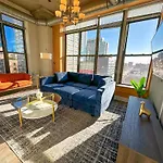 South Loop 2Br Corner Unit With Natural Light, Optional Parking And Guest Access Near Downtown Chicago And Mccormick Place