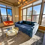 South Loop 2Br Corner Unit With Natural Light, Optional Parking And Guest Access Near Downtown Chicago And Mccormick Place