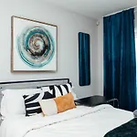 Modern Luxury 3 Bedroom Condo In Lovely Chicago