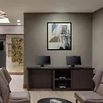 Courtyard By Marriott Chicago Downtown/River North