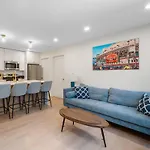 1 Bedroom With Rooftop And Wrigley Views