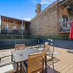 1 Bedroom With Rooftop And Wrigley Views