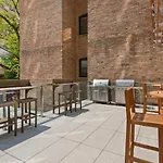 Gold Coast Studio W Deck Gym Lounge Nr L Chi-651