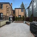 Spacious 4-Bedroom Home With Stunning Backyard Deck In Chicago