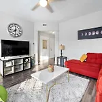 Cozy Woodlawn Retreat
