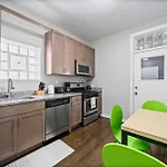 Cozy Woodlawn Retreat