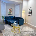 The Secret West Loop Oasis For Up To 4 Guests With 4K Smart Hdtv