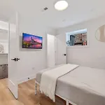 Logan Square Luxury Villa, 3 Beds, 3 Baths