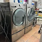 3-story Townhome Free Parking Private Patio Washer-dryer *