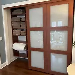 Holiday home 3-story Townhome Free Parking Private Patio Washer-dryer
