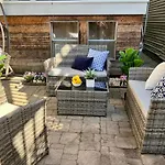 3 Bedroom Spacious Home In Ideal Location W Free Parking Back Yard Pets Welcome