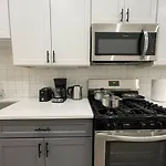 Modern Apartment Close To Downtown Chicago