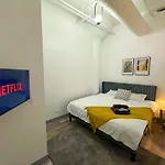 Luxury 6br With Pool Table Sleeps 12 Perfect For Group Near Mccormick Place, Grant Park And Soldier Field
