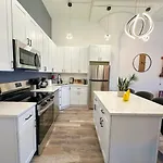 Luxury 6br With Pool Table Sleeps 12 Perfect For Group Near Mccormick Place, Grant Park And Soldier Field