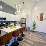 Apartment Luxury 6br With Pool Table Sleeps 12 Perfect For Group Near Mccormick Place, Grant Park And Soldier Field *