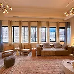 Apartment Luxury 6br With Pool Table Sleeps 12 Perfect For Group Near Mccormick Place, Grant Park And Soldier Field