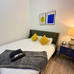 Luxury 6br With Pool Table Sleeps 12 Perfect For Group Near Mccormick Place, Grant Park And Soldier Field Apartment *