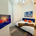 Luxury 6br With Pool Table Sleeps 12 Perfect For Group Near Mccormick Place, Grant Park And Soldier Field Apartment