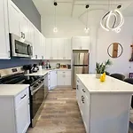 Apartment Luxury 6br With Pool Table Sleeps 12 Perfect For Group Near Mccormick Place, Grant Park And Soldier Field