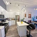 Luxury 6br With Pool Table Sleeps 12 Perfect For Group Near Mccormick Place, Grant Park And Soldier Field Apartment