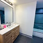 Luxury 6br With Pool Table Sleeps 12 Perfect For Group Near Mccormick Place, Grant Park And Soldier Field Apartment Chicago