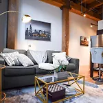 Luxery - Themed Units! Close To Downtown, Mccormick Place & Wintrust Arena Apartment Chicago