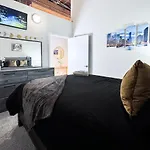 Luxery - Themed Units! Close To Downtown, Mccormick Place & Wintrust Arena