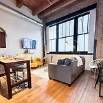 Luxery Stay Chicago - Themed Units! Close To Downtown, Mccormick Place & Wintrust Arena
