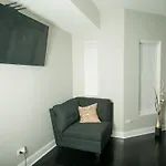 7 Star The Malia Oasis 3br 1 Half Bath Office Space Chicago