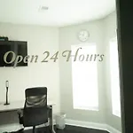 7 Star The Malia Oasis 3br 1 Half Bath Office Space Apartment Chicago
