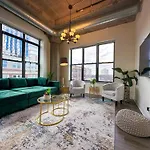 Mccormick Place Spacious 3Br Family Heaven Suite With Optional Parking Sleeps 10 Guests Near Soldier Field And Field Museum