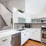 Beautiful Unit Chi In Prime River North - Top Floor