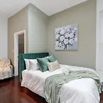 Chic And Cozy 3-Bed Escape In Chicago