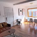 Spacious 3Bd Apartment In A Prime Chicago Location