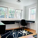 Beautiful 7 Bed, 3.5 Bathroom
