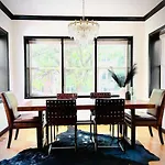 Beautiful 7 Bed, 3.5 Bathroom