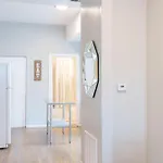Bright & Modern 3br And 1ba In Logan Square Apartment *