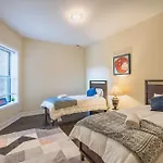 Chic & Elegant 4Br Retreat Near Uchi With Laundry
