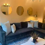 Luxurious Andersonville Oasis
