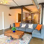 Mccormick Place Spacious 5Br Suite With Pool Table & Optional Parking Sleeps 10 Near Soldier Field And Grant Park