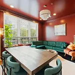 1 Free Parking Gym Balcony Sleeps 12