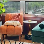 1 Free Parking Gym Balcony Sleeps 12